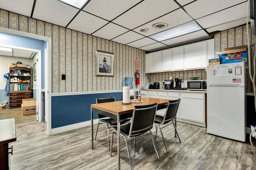 More Photos Of 2450 Riverside Drive, Chattanooga Warehouse For Sale