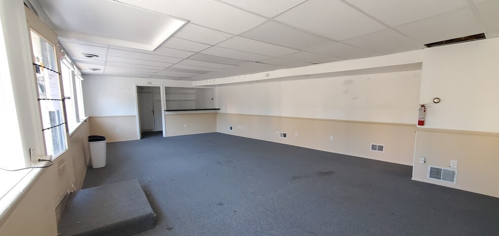 More Photos Of 1001-1005 Castle Shannon Blvd, Pittsburgh Storefront Retail Office For Lease