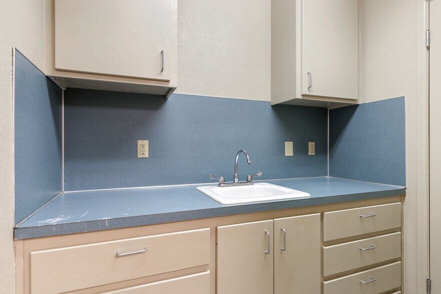 More Photos Of 2003 W Wall St, Midland Office For Lease