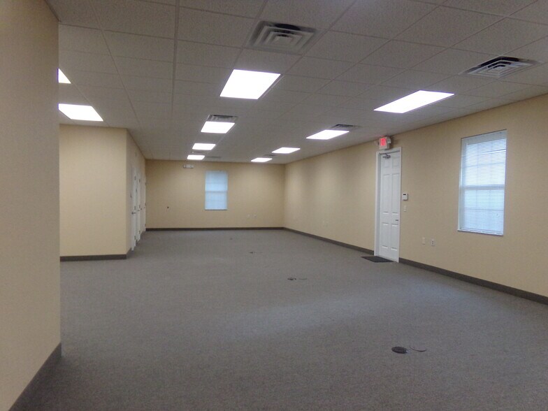More Photos Of 2010 NE 14th St, Ocala Office For Lease