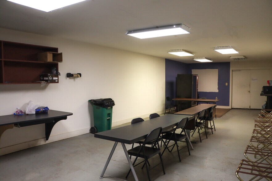 More Photos Of 827 Douglas Ave, Portsmouth Warehouse For Sale