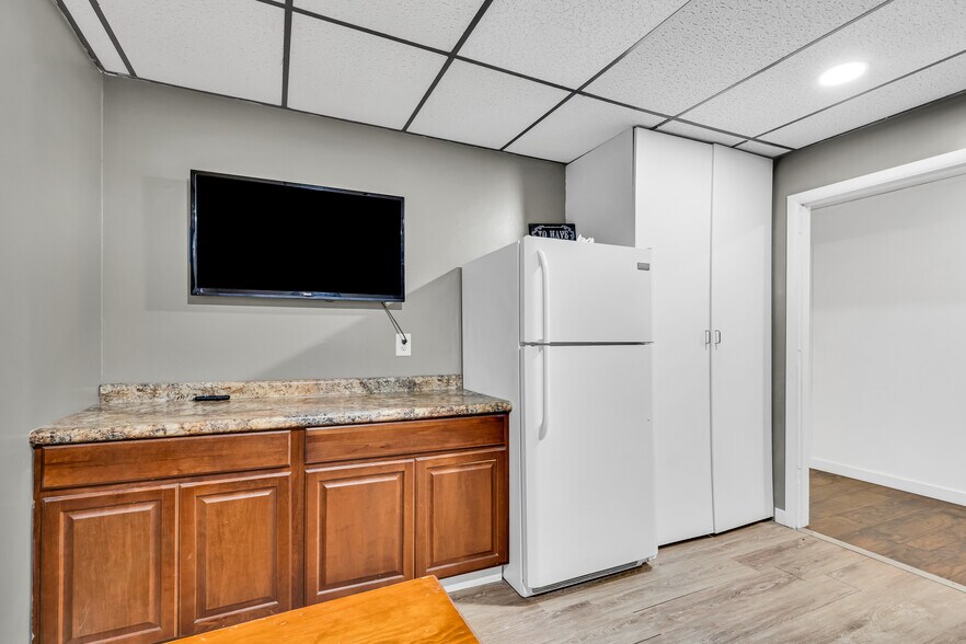 More Photos Of 8 E 3rd Ave, Mount Sterling Specialty For Sale