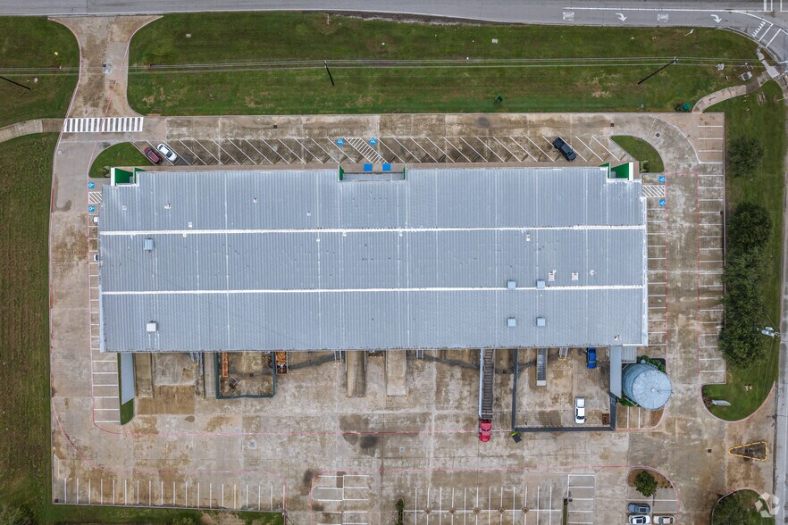 More Photos Of 11810 W Fairmont Pky, La Porte Warehouse For Lease