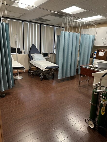 More Photos Of 4940 Van Nuys Blvd, Sherman Oaks Medical For Lease