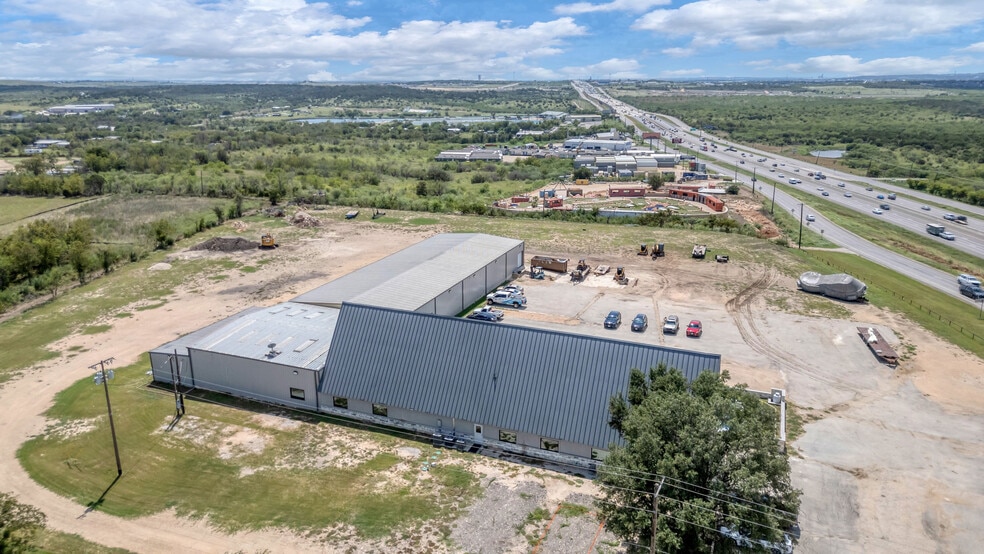 More Photos Of 7570 IH - 35 Fwy, New Braunfels Light Manufacturing For Sale