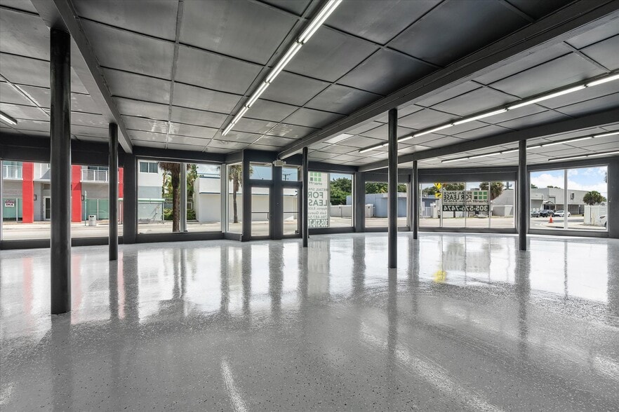 More Photos Of 1500 NW 36th St, Miami Storefront Retail Office For Lease