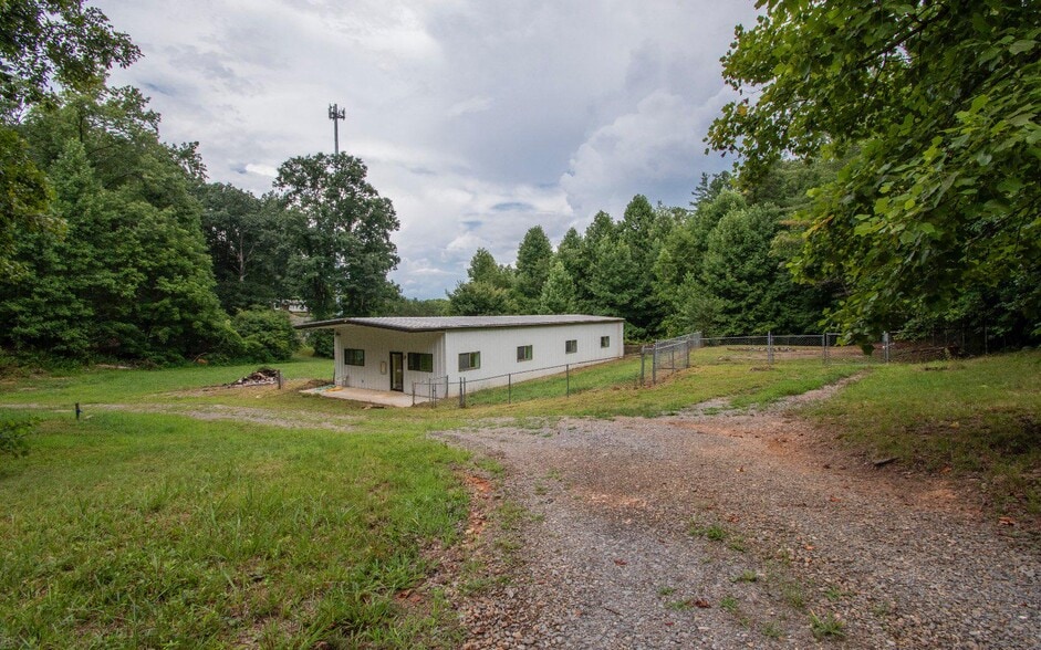 More Photos Of 125 Gold Branch Rd, Murphy Freestanding For Sale