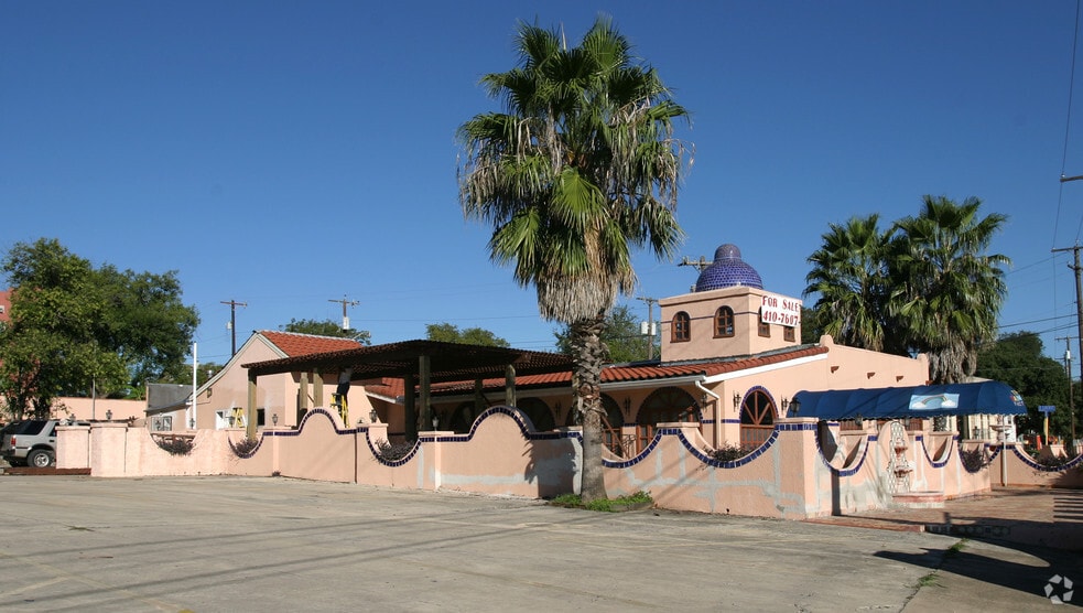 More Photos Of 2121 N Saint Marys St, San Antonio Restaurant For Lease