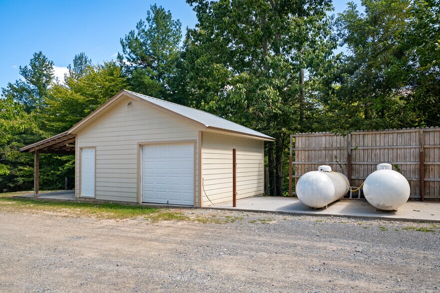 More Photos Of 4100 Adventure Base Rd, Radford Specialty For Sale