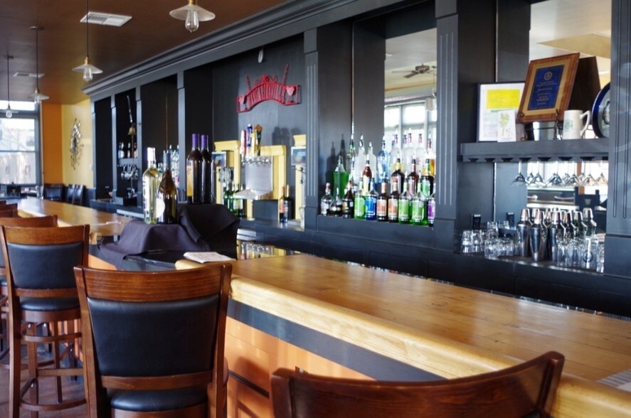 More Photos Of 105 Willis St, Leander Restaurant For Lease