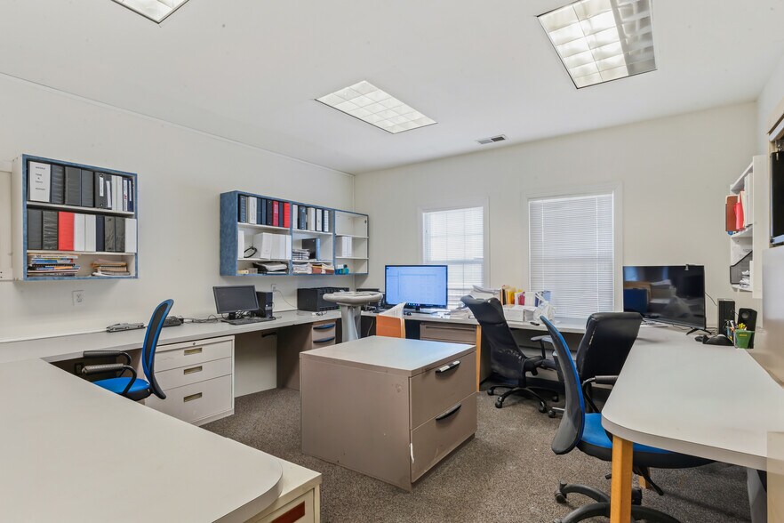 More Photos Of 1512 Marion Barry Ave SE, Washington Office For Sale