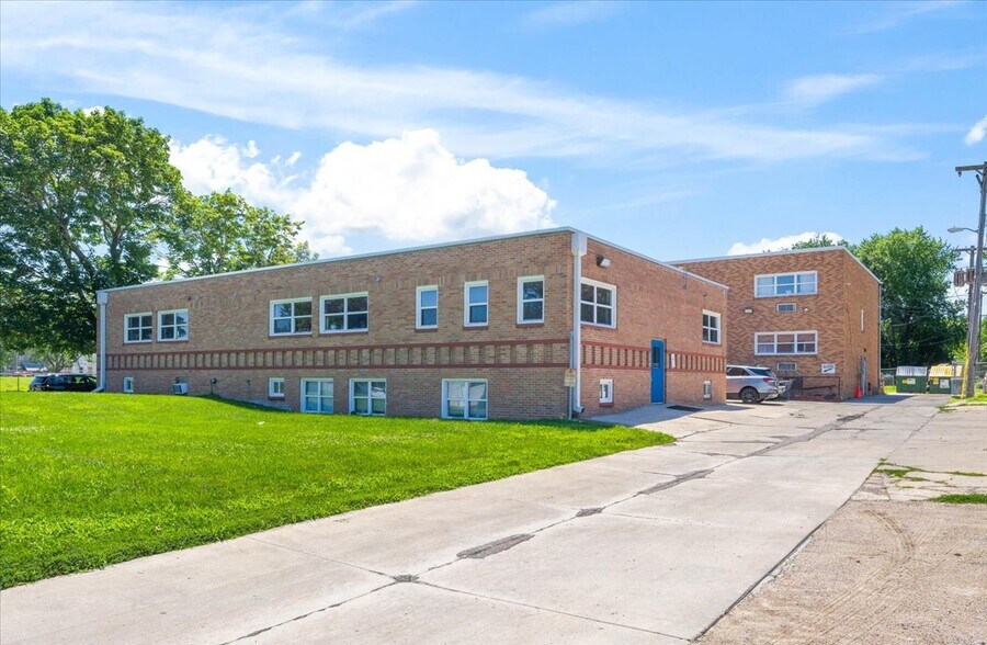More Photos Of 2406 Fowler Ave, Omaha Office For Sale