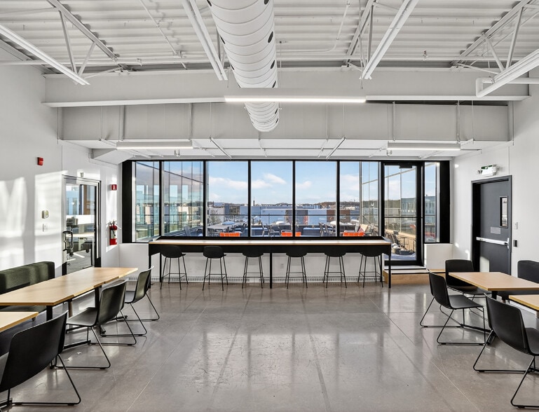 More Photos Of 401 Rue Louis-Blériot, Mascouche Flex For Sale