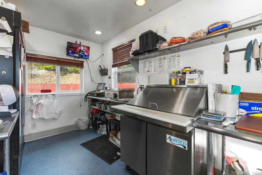 More Photos Of 1414 Oregon Ave, Klamath Falls Office For Sale