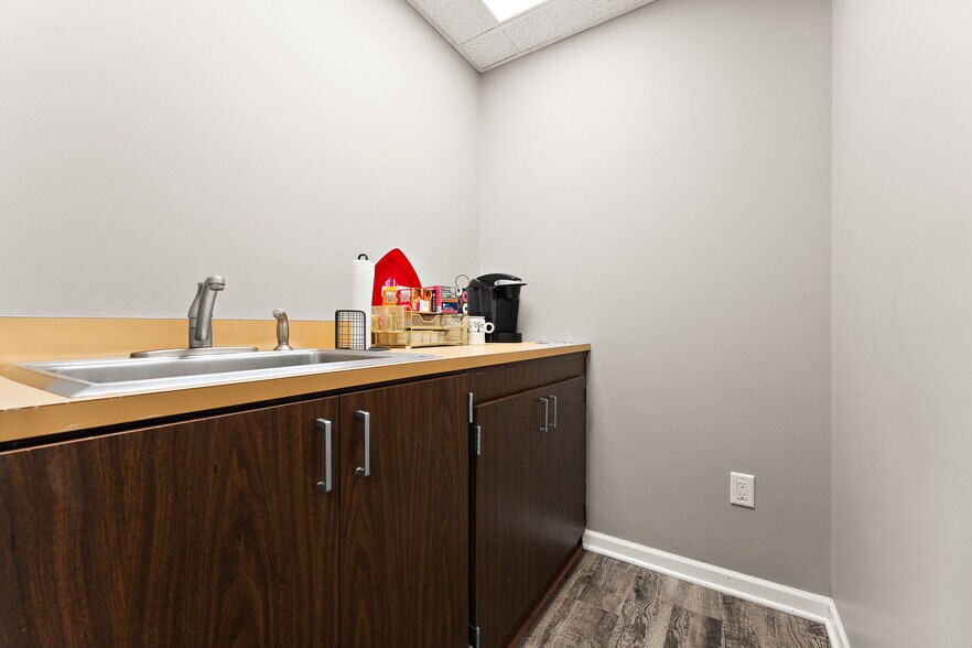 More Photos Of 250 N Main St, Crown Point Office For Sale