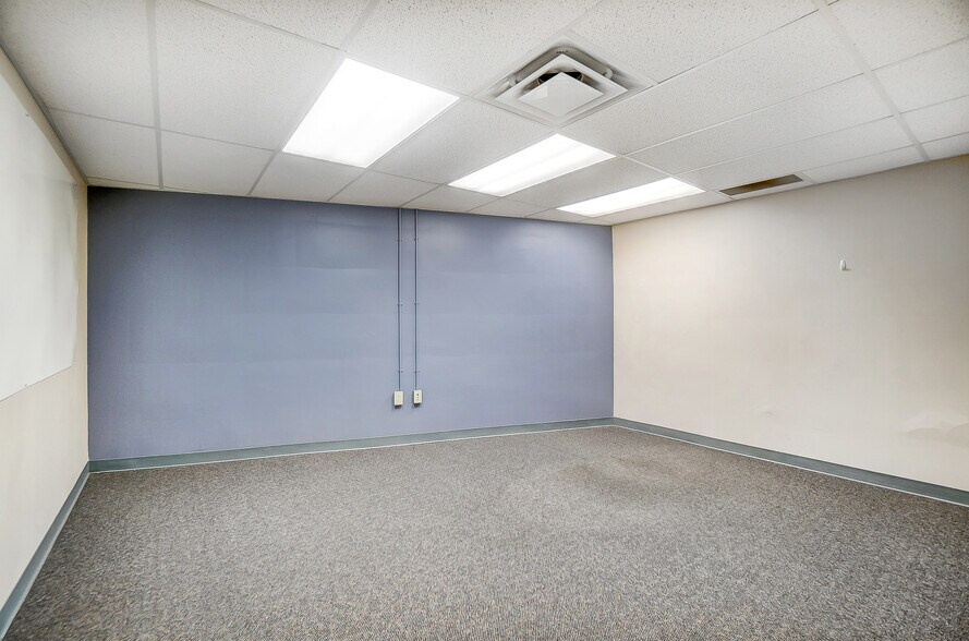 More Photos Of 3925-3927 Brotherton Rd, Cincinnati Office For Sale