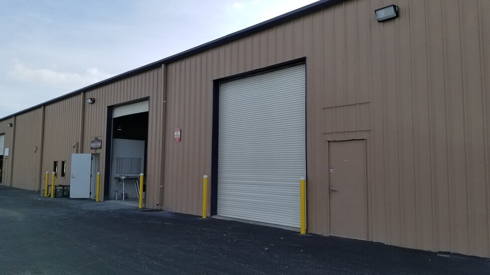 More Photos Of 830 NE 24th Ln, Cape Coral Warehouse For Sale