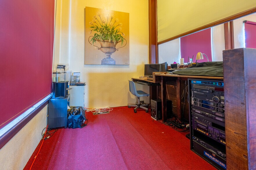 More Photos Of 927 Broadway, Fountain Hill Religious Facility For Sale