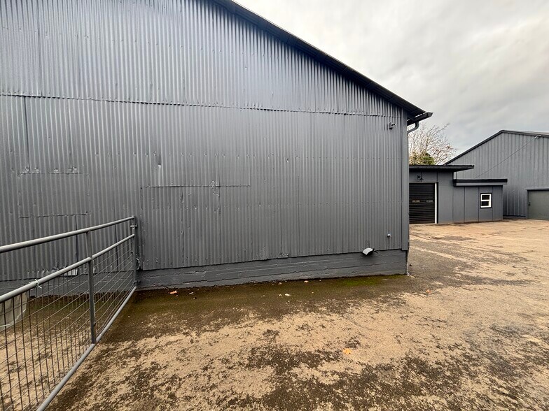 More Photos Of 446 McClaine St, Silverton Warehouse For Lease