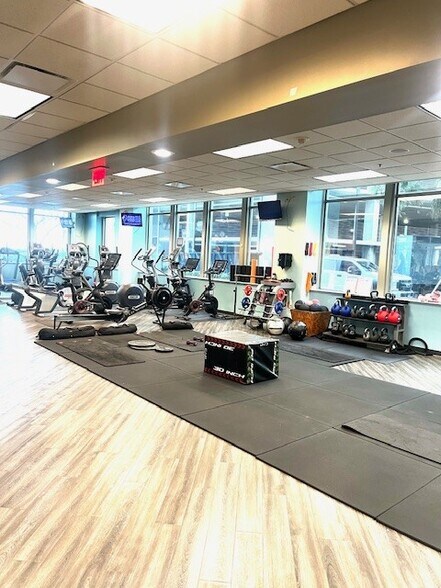 More Photos Of 841 Prudential Dr, Jacksonville Office For Lease
