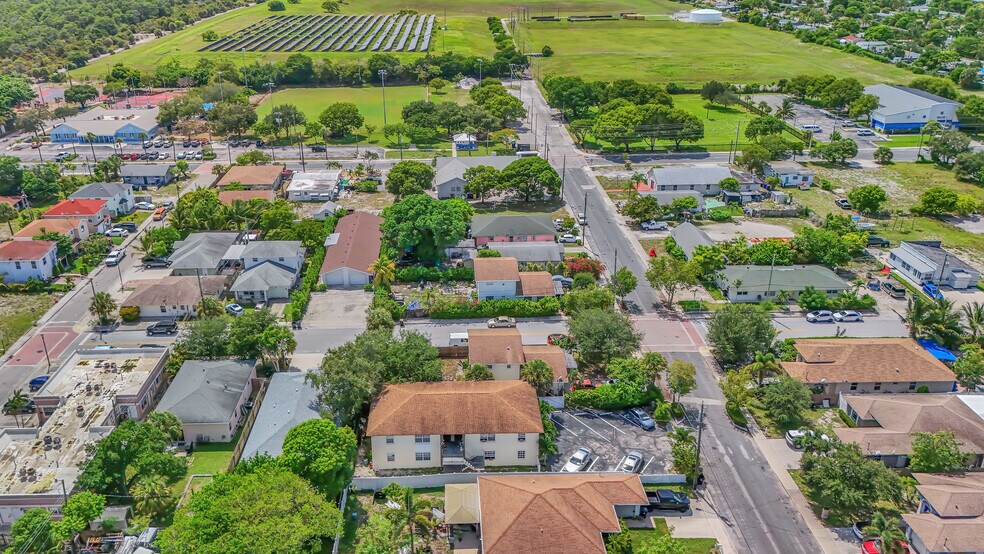 More Photos Of 715 Washington Ave, Lake Worth Apartments For Sale