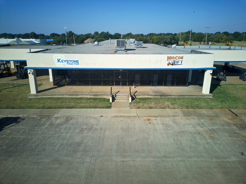 More Photos Of 1909 N Highway 81, Duncan Auto Dealership For Sale