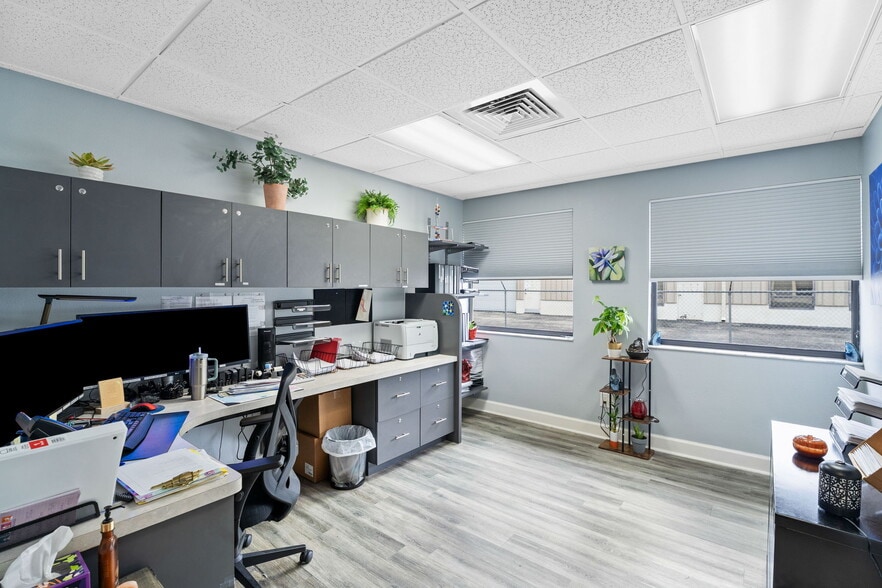 More Photos Of 6241 Arc Way, Fort Myers Office For Sale
