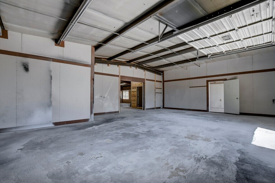 More Photos Of 10650 S Highway 69, Mayer Industrial For Lease