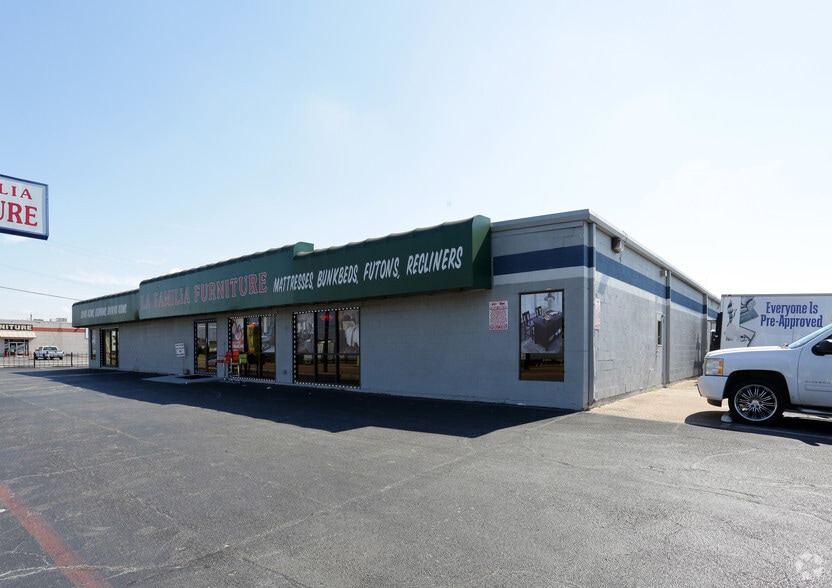 More Photos Of 3427-3433 W Kingsley Rd, Garland Unknown For Lease