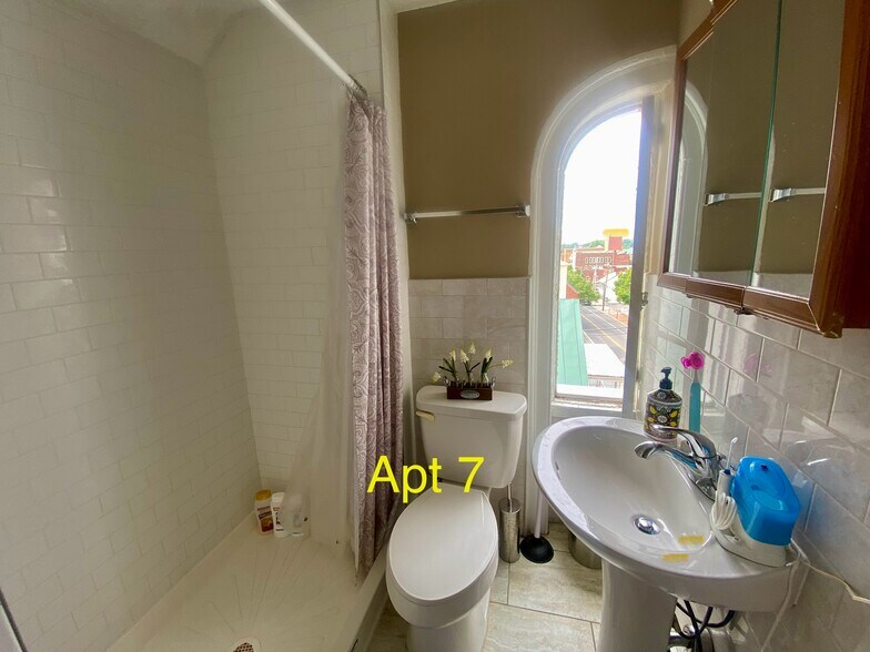 More Photos Of 406 N Loudoun St, Winchester Apartments For Sale