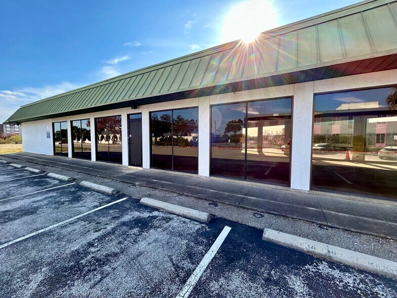 More Photos Of 3434 Cherry Ridge St, San Antonio Freestanding For Sale