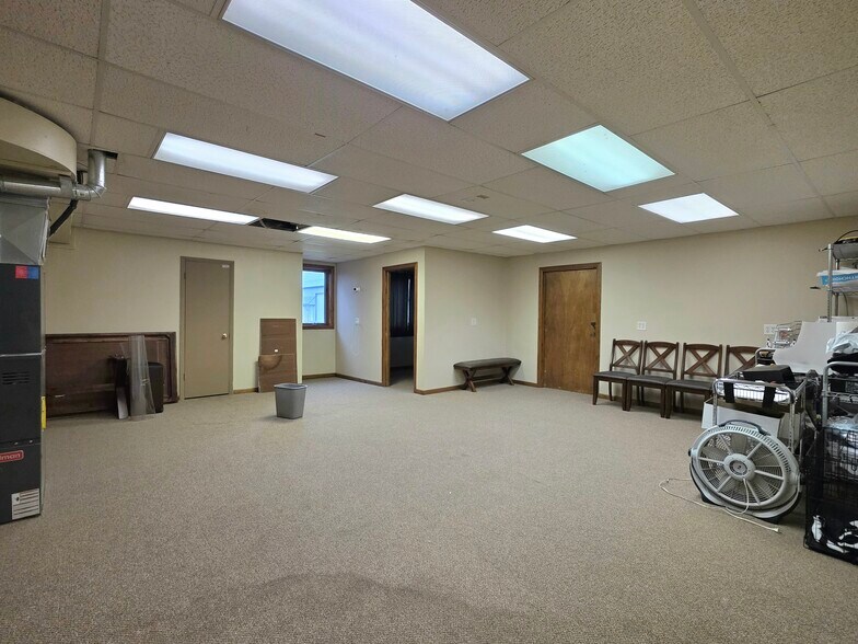 More Photos Of 14440 W Edison Dr, New Lenox Manufacturing For Sale