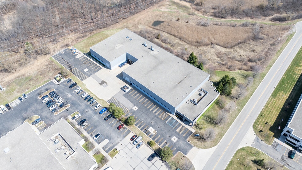 More Photos Of 4200 N Atlantic Blvd, Auburn Hills Manufacturing For Lease