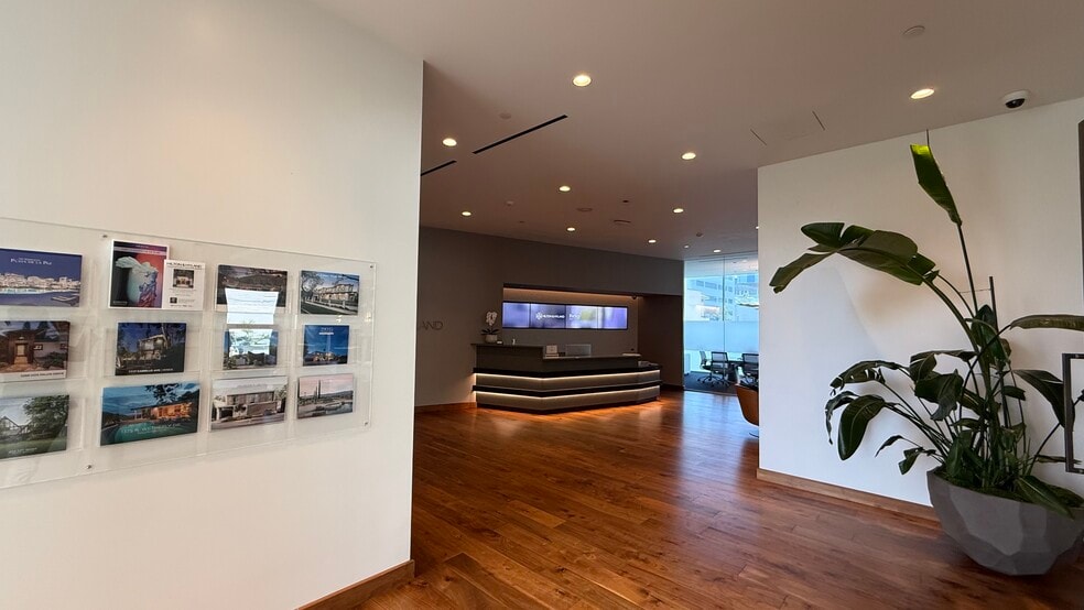 More Photos Of 243 N Canon Dr, Beverly Hills Office For Lease