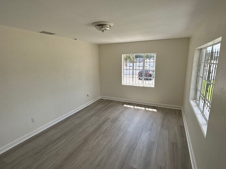 More Photos Of 246 W Hillsborough Ave, Tampa Office Residential For Lease