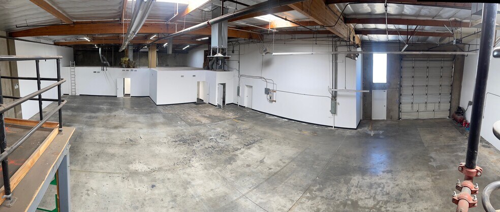 More Photos Of 19428-19434 Business Center Dr, Northridge Warehouse For Lease