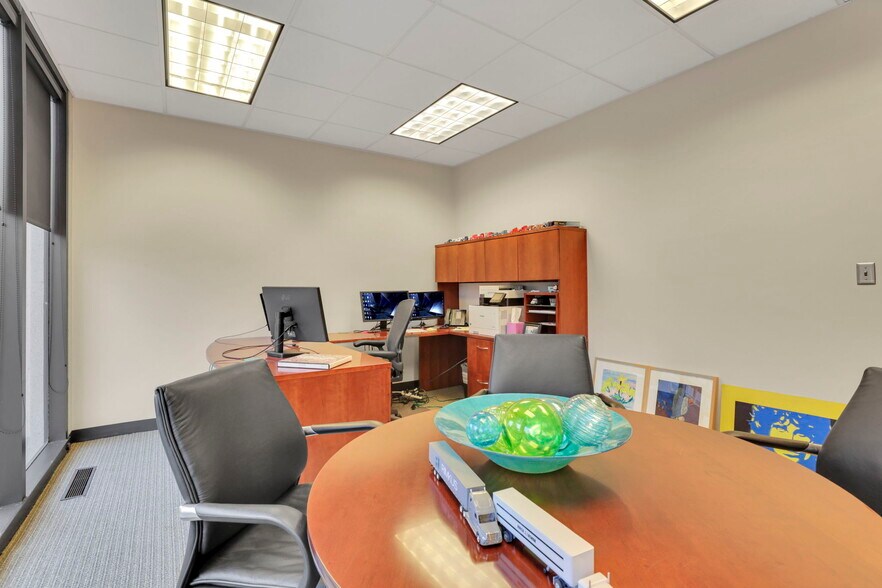 More Photos Of 141 E Town St, Columbus Office Residential For Lease