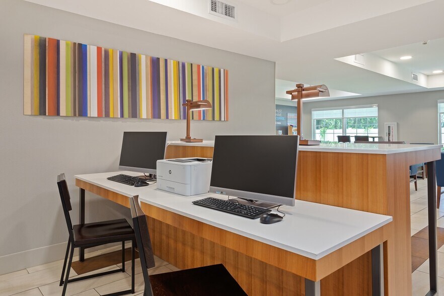 More Photos Of 53 Jefferson Rd, Jacksonville Hotel For Sale