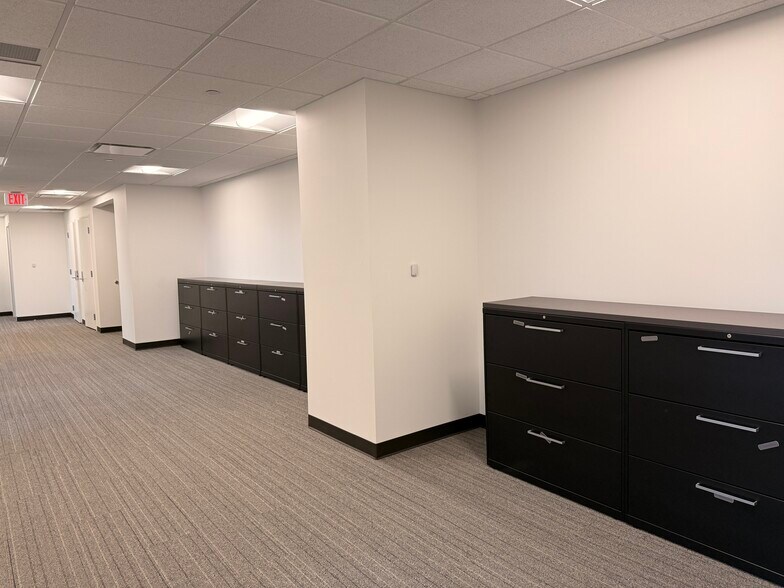 More Photos Of 130-140 E 2nd St, Flint Office For Lease