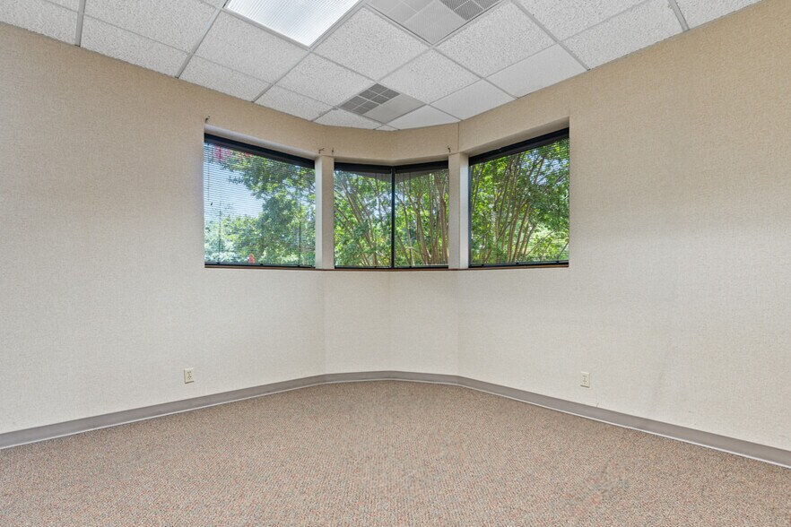 More Photos Of 915 Judson Rd, Longview Office Residential For Sale