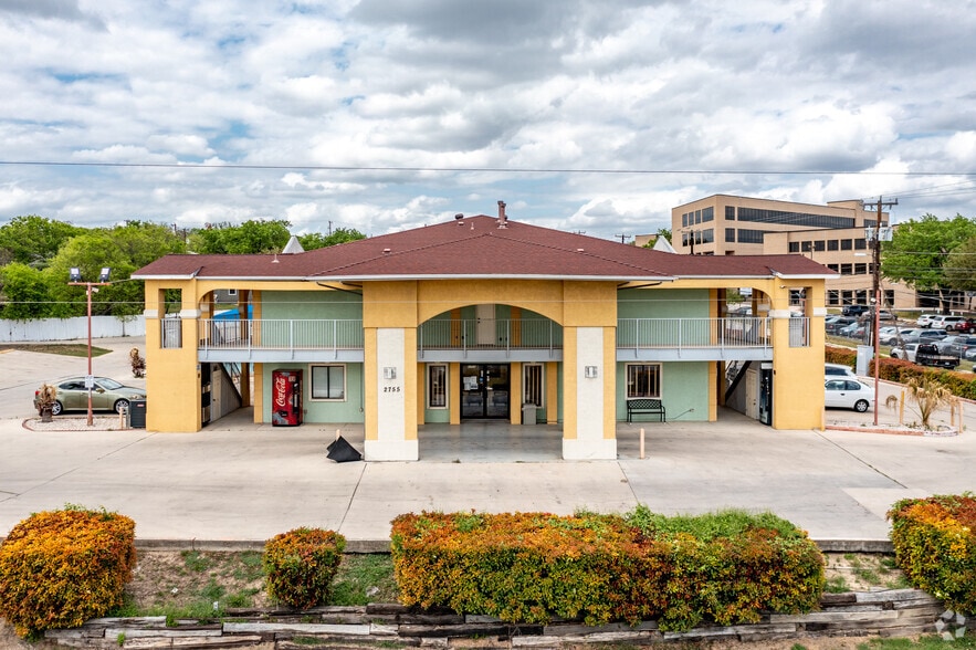 More Photos Of 2755 N Panam Expy, San Antonio Hotel For Sale