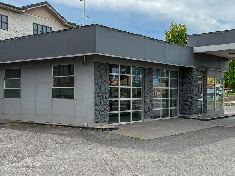 More Photos Of 1080 SE 3rd St, Bend Service Station For Lease