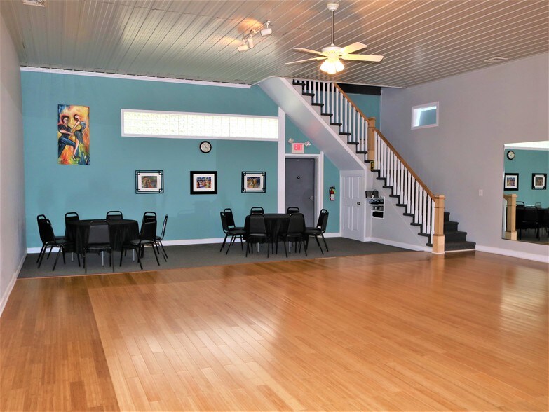 More Photos Of 1523 Parkway Ave, Ewing Showroom For Lease