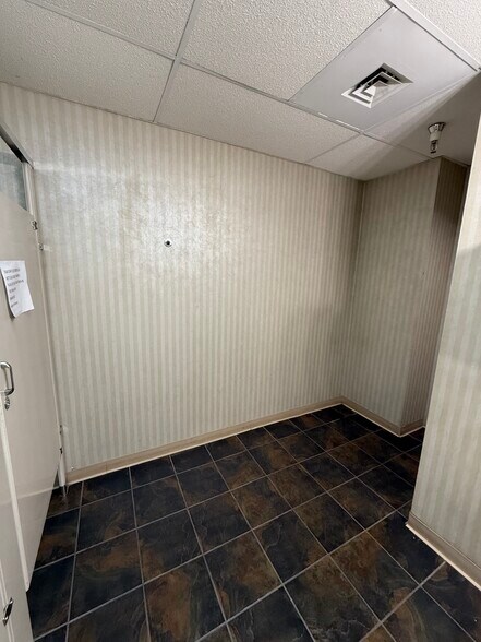 More Photos Of 3910 W Camp Wisdom Rd, Dallas Storefront For Sale