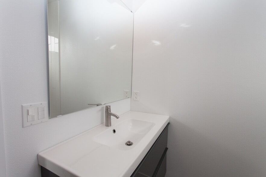 More Photos Of 3425 Helms Ave, Culver City Apartments For Sale