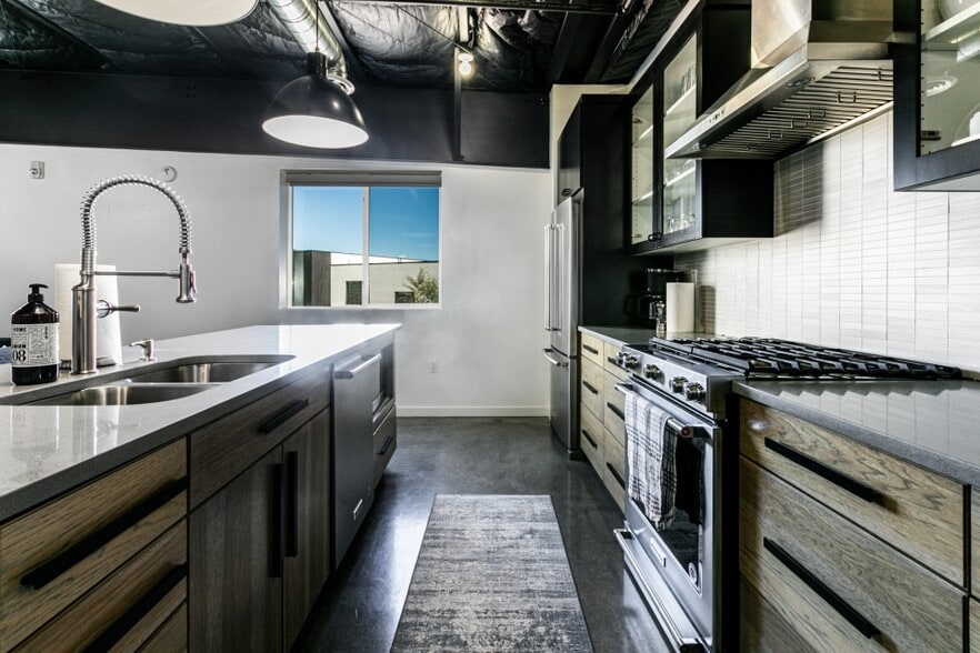 More Photos Of 4383 Forestdale Dr, Park City Warehouse For Lease