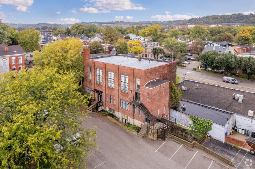 More Photos Of 118 W 5th St, Covington Loft Creative Space For Lease