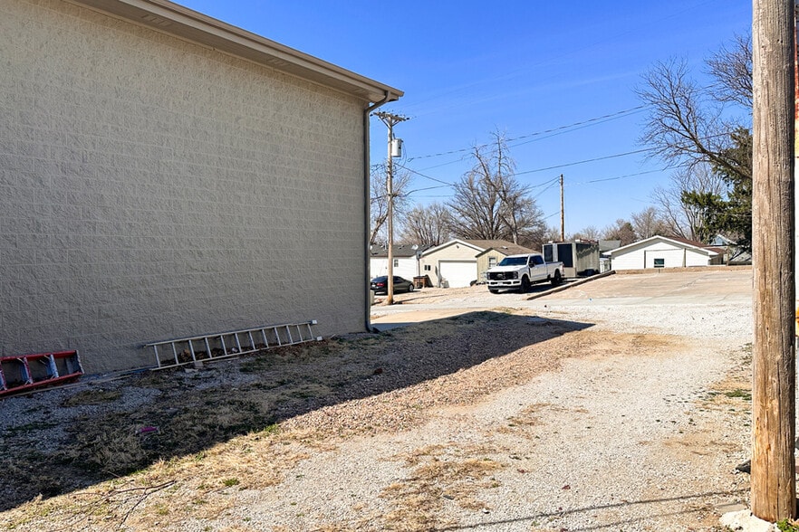 More Photos Of 166 Main St, Springfield Office For Sale