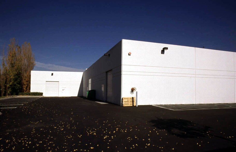 More Photos Of 98 W Cochran St, Simi Valley Industrial For Sale