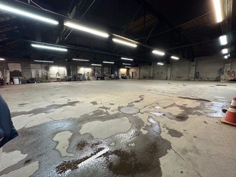 More Photos Of 620 E Howard St, Hibbing Parking Garage For Sale
